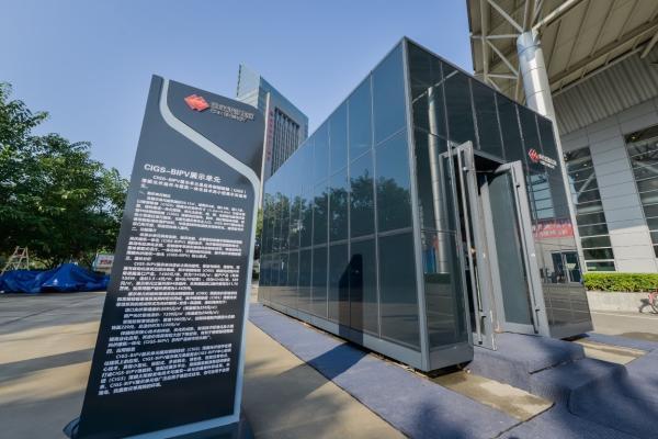 玻璃幕墻即光伏電池，建筑有望從“耗能”向“產能”轉變